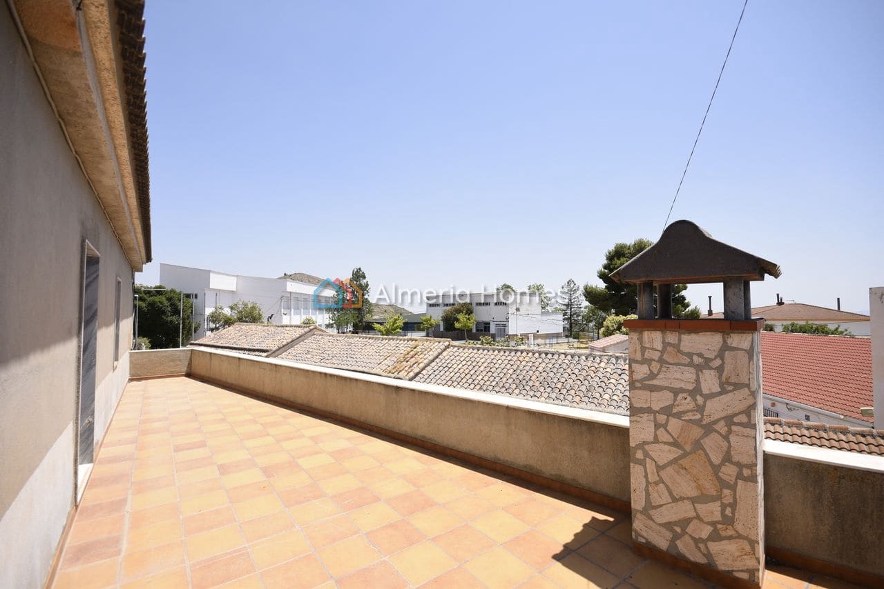 8 slaapkamer Villa te koop in Oria met garage - € 295.000 (Ref: 9944657)