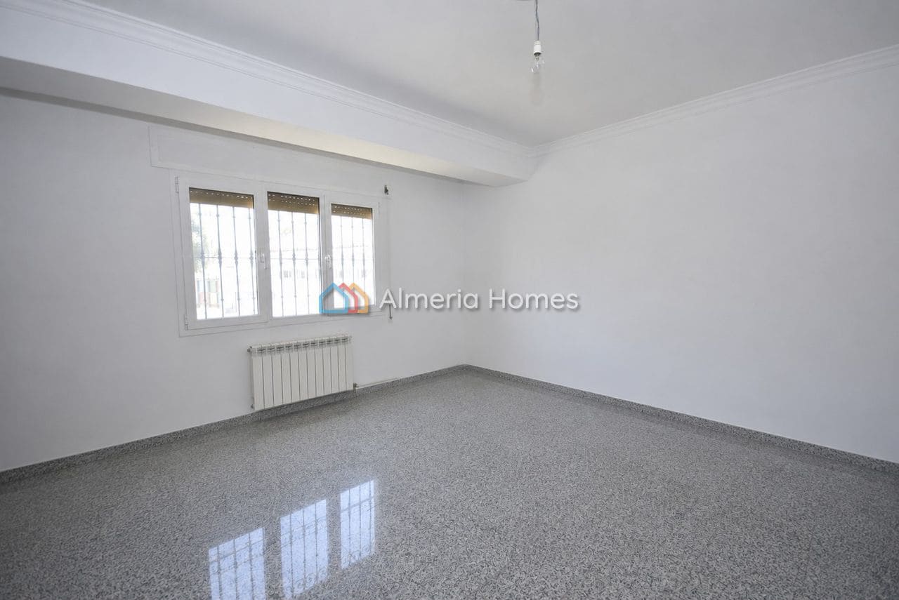 8 slaapkamer Villa te koop in Oria met garage - € 295.000 (Ref: 9944657)