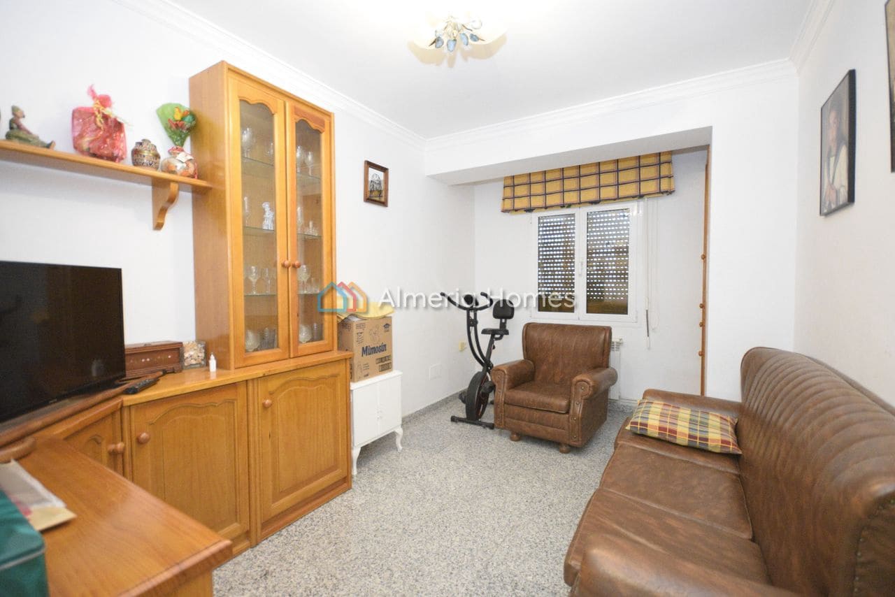 8 slaapkamer Villa te koop in Oria met garage - € 295.000 (Ref: 9944657)