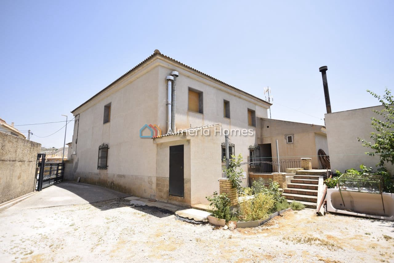 8 slaapkamer Villa te koop in Oria met garage - € 295.000 (Ref: 9944657)