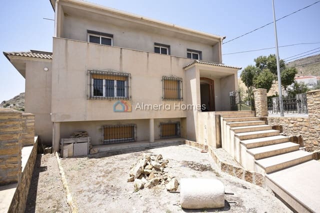 8 slaapkamer Villa te koop in Oria met garage - € 295.000 (Ref: 9944657)