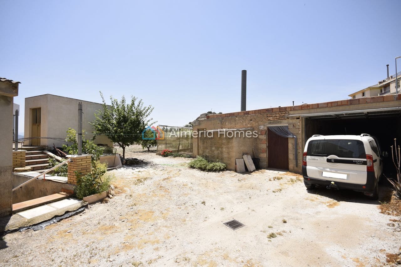 8 slaapkamer Villa te koop in Oria met garage - € 295.000 (Ref: 9944657)