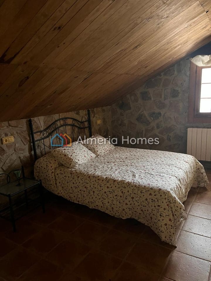 3 soveværelse Finca/Landehus til salg i Huescar med swimmingpool - € 105.000 (Ref: 9948814)