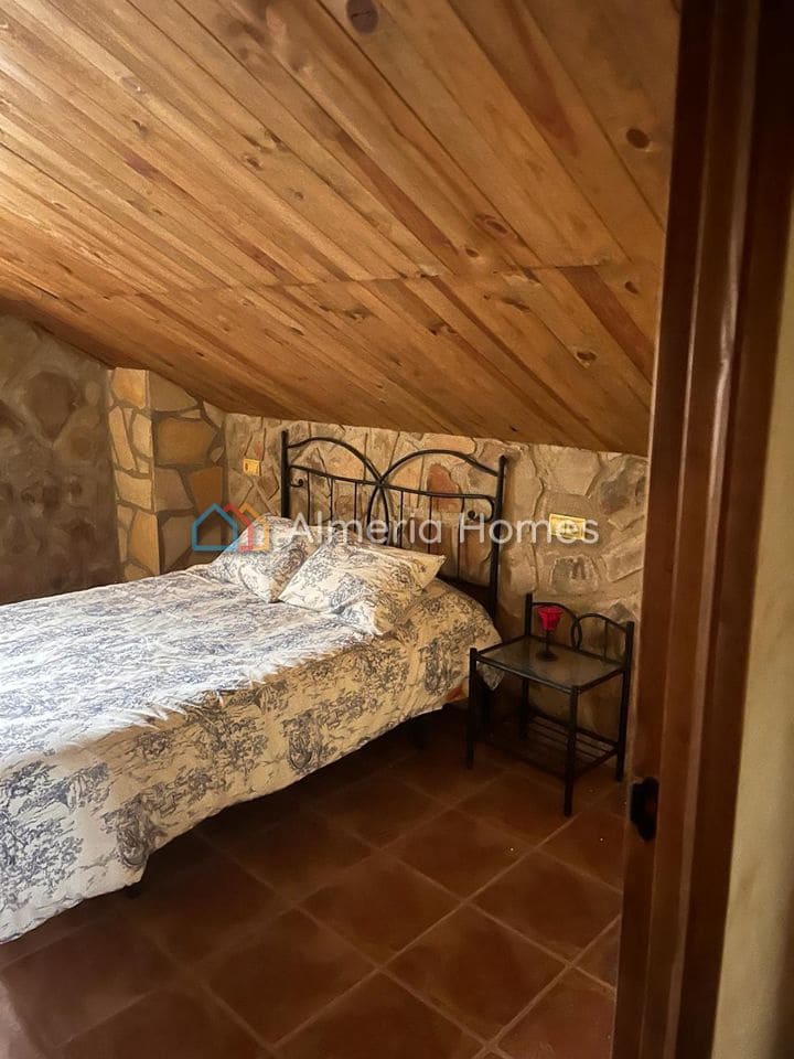 3 soveværelse Finca/Landehus til salg i Huescar med swimmingpool - € 105.000 (Ref: 9948814)