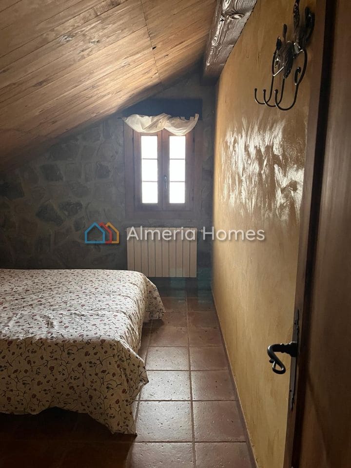 3 soveværelse Finca/Landehus til salg i Huescar med swimmingpool - € 105.000 (Ref: 9948814)