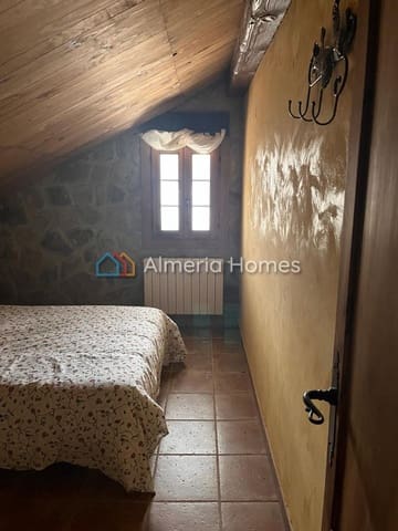 3 soverom Finca/Herregård til salgs i Huescar med svømmebasseng - € 105 000 (Ref: 9948814)