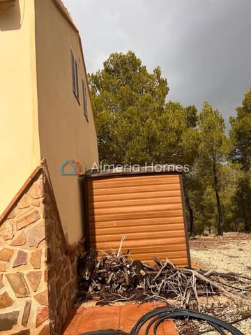 3 soverom Finca/Herregård til salgs i Huescar med svømmebasseng - € 105 000 (Ref: 9948814)