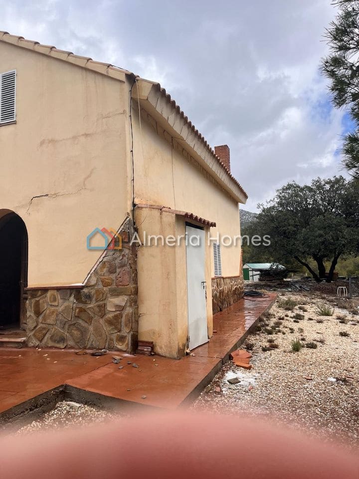 3 soveværelse Finca/Landehus til salg i Huescar med swimmingpool - € 105.000 (Ref: 9948814)
