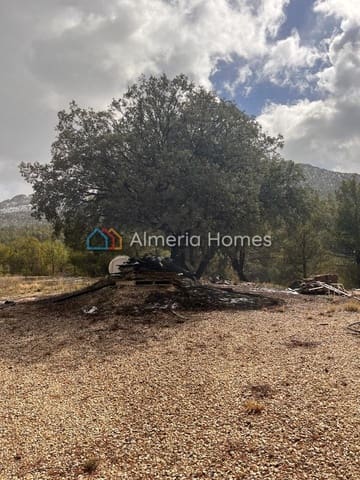 3 soverom Finca/Herregård til salgs i Huescar med svømmebasseng - € 105 000 (Ref: 9948814)