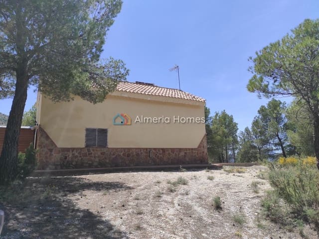 3 soveværelse Finca/Landehus til salg i Huéscar med swimmingpool - € 105.000 (Ref: 9948814)