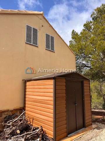 3 soverom Finca/Herregård til salgs i Huescar med svømmebasseng - € 105 000 (Ref: 9948814)