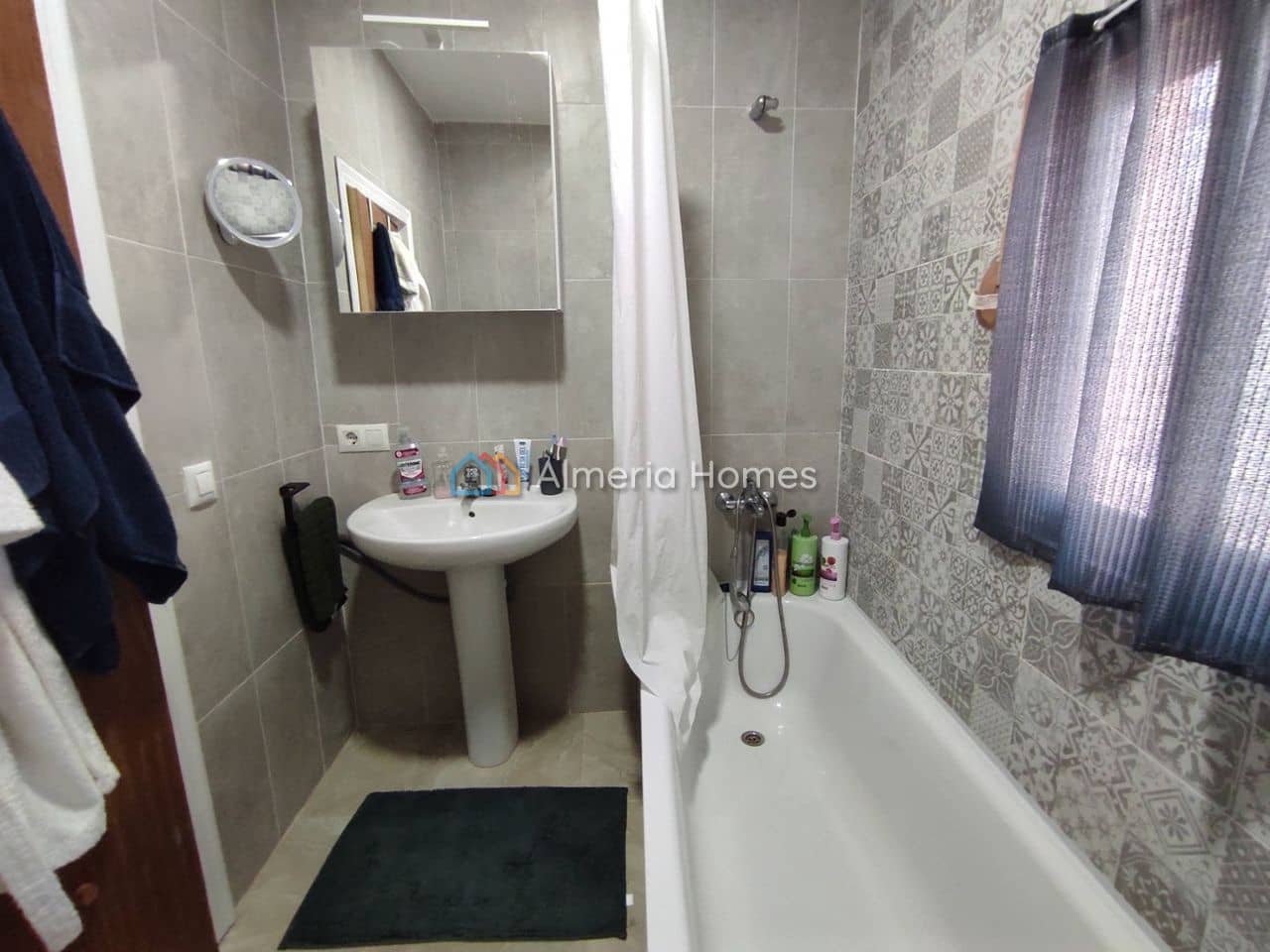 3 bedroom Townhouse for sale in Cela with garage - € 65,000 (Ref: 9964276)