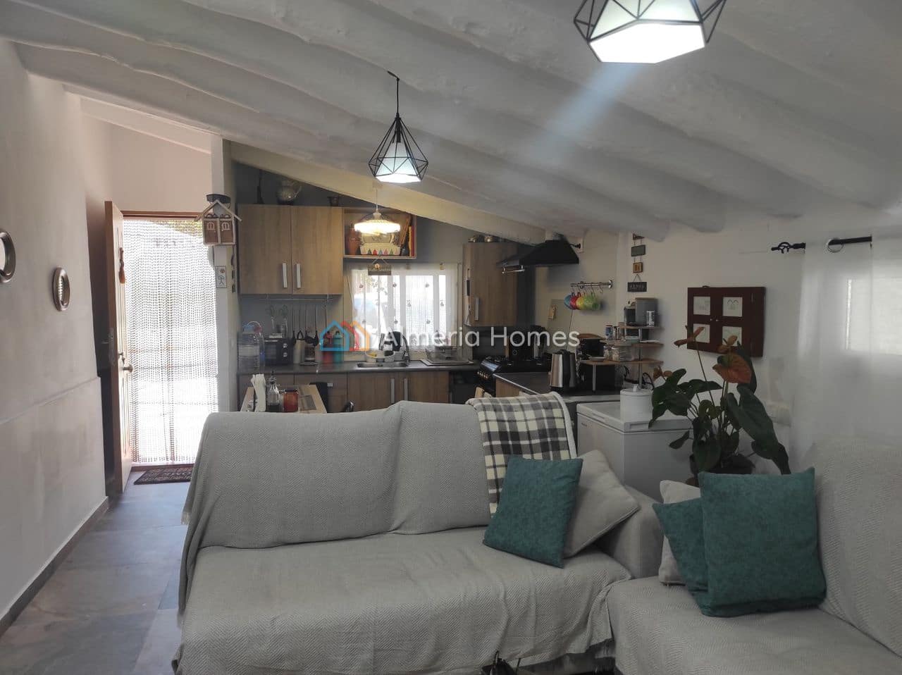 3 bedroom Townhouse for sale in Cela with garage - € 65,000 (Ref: 9964276)