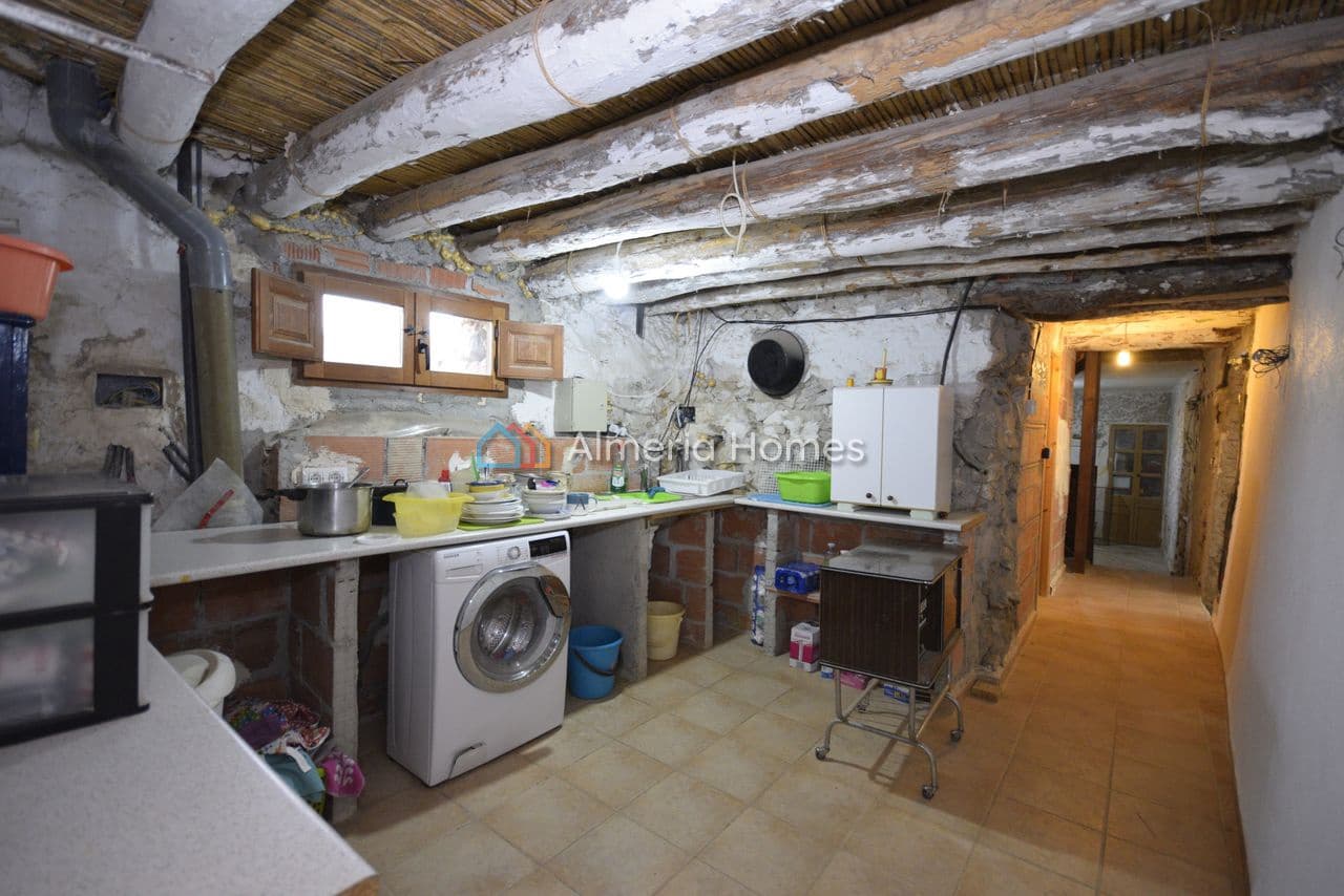 6 soveværelse Finca/Landehus til salg i Oria med swimmingpool garage - € 199.950 (Ref: 9971432)