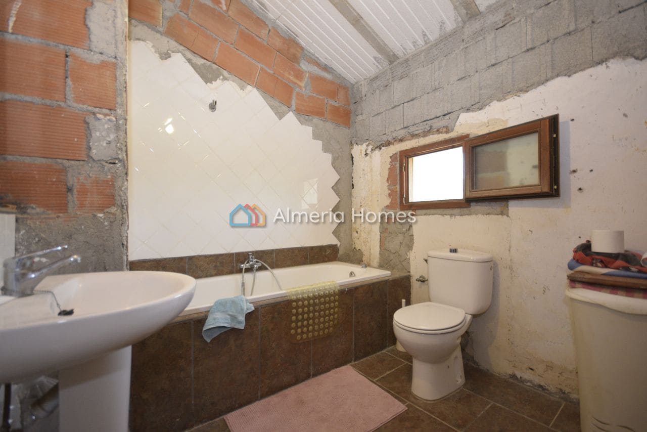 6 soveværelse Finca/Landehus til salg i Oria med swimmingpool garage - € 199.950 (Ref: 9971432)