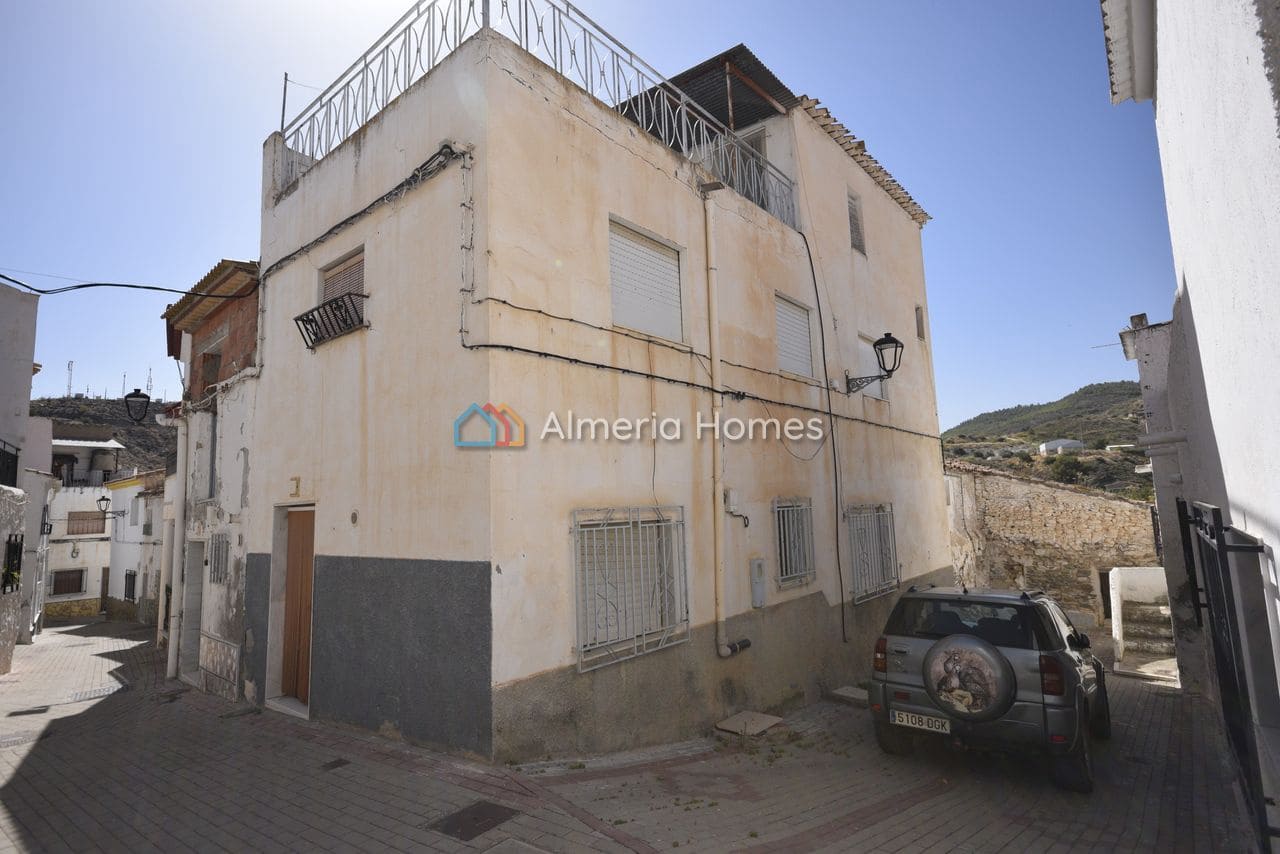 4 bedroom Townhouse for sale in Lijar with garage - € 49,995 (Ref: 9971695)