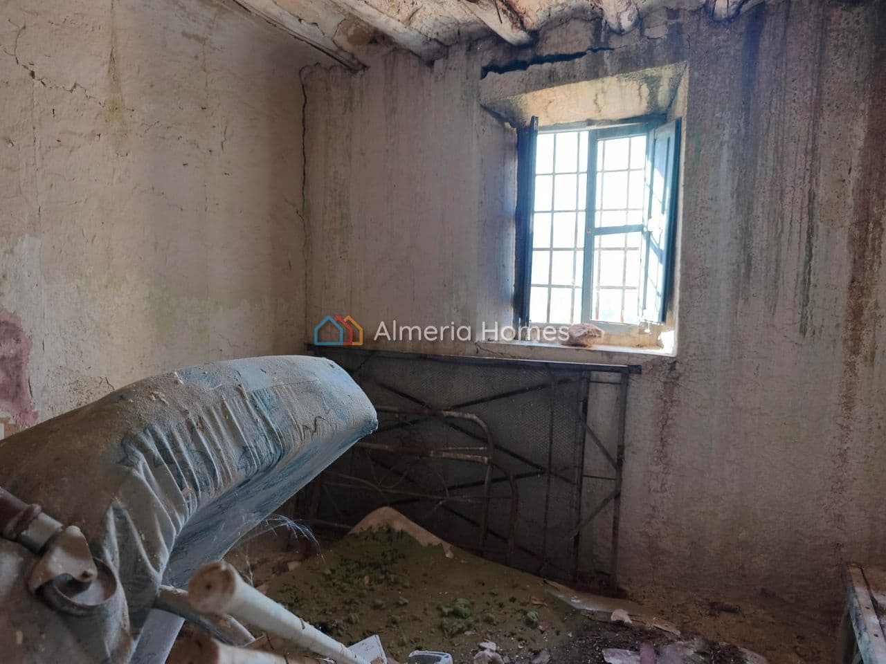 Finca/Country House for sale in Castril - € 90,000 (Ref: 9981545)