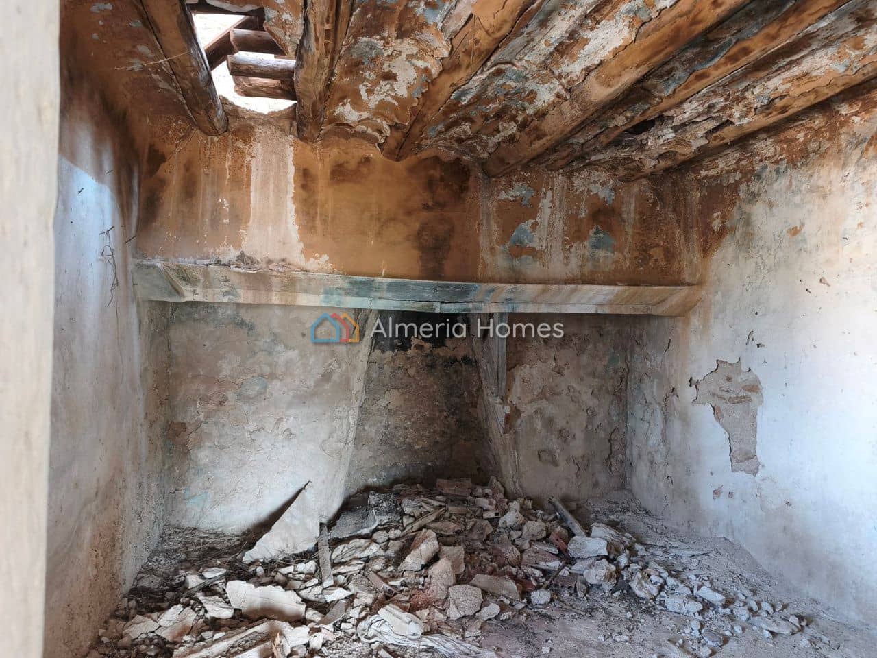 Finca/Country House for sale in Castril - € 90,000 (Ref: 9981545)
