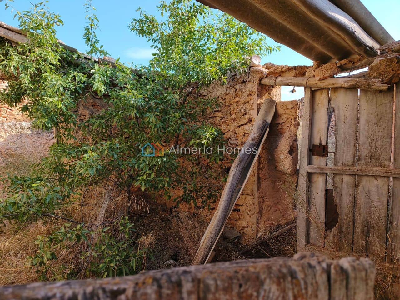 Finca/Country House for sale in Castril - € 90,000 (Ref: 9981545)