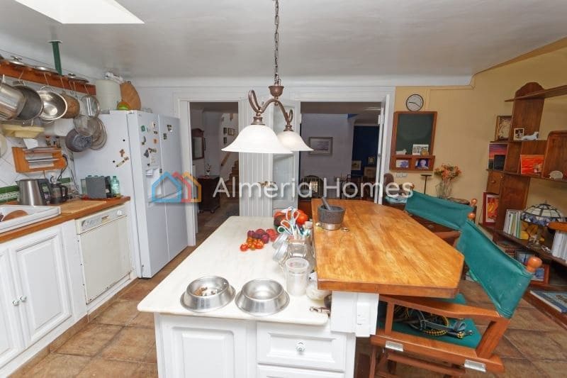 3 bedroom Villa for sale in Mojacar with pool garage - € 690,000 (Ref: 9989816)