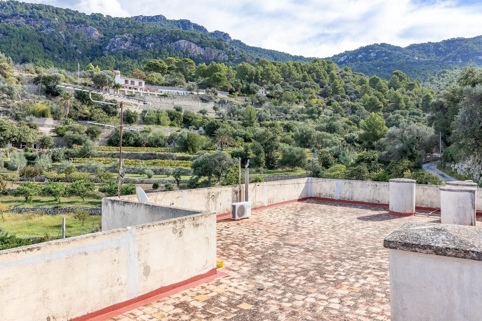 5 bedroom Finca/Country House for sale in Estellenchs with pool garage - € 469,000 (Ref: 9470664)