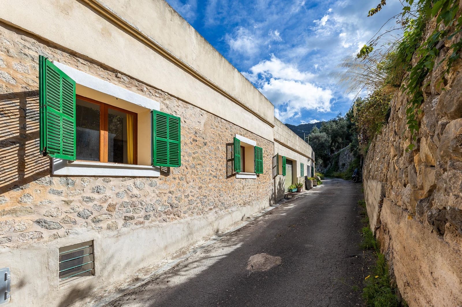 5 bedroom Finca/Country House for sale in Estellenchs with pool garage - € 469,000 (Ref: 9470664)