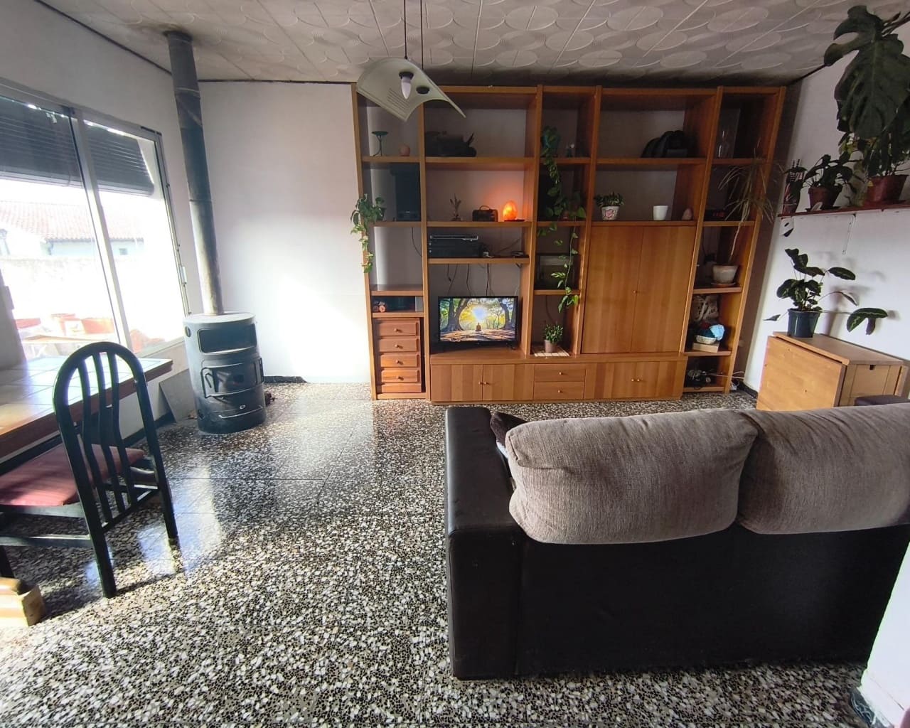 3 bedroom Villa for sale in Els Guiamets - € 85,000 (Ref: 10167310)