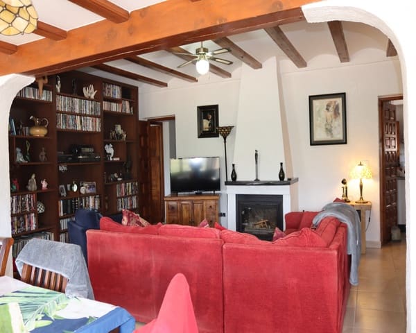 4 sovrum Villa till salu i Orba med pool garage - 515 000 € (Ref: 10167327)