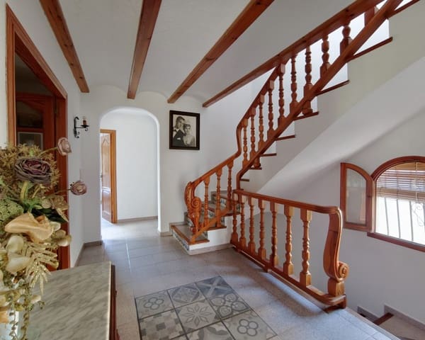 7 soverom Villa til salgs i Oliva med svømmebasseng - € 550 000 (Ref: 10167329)