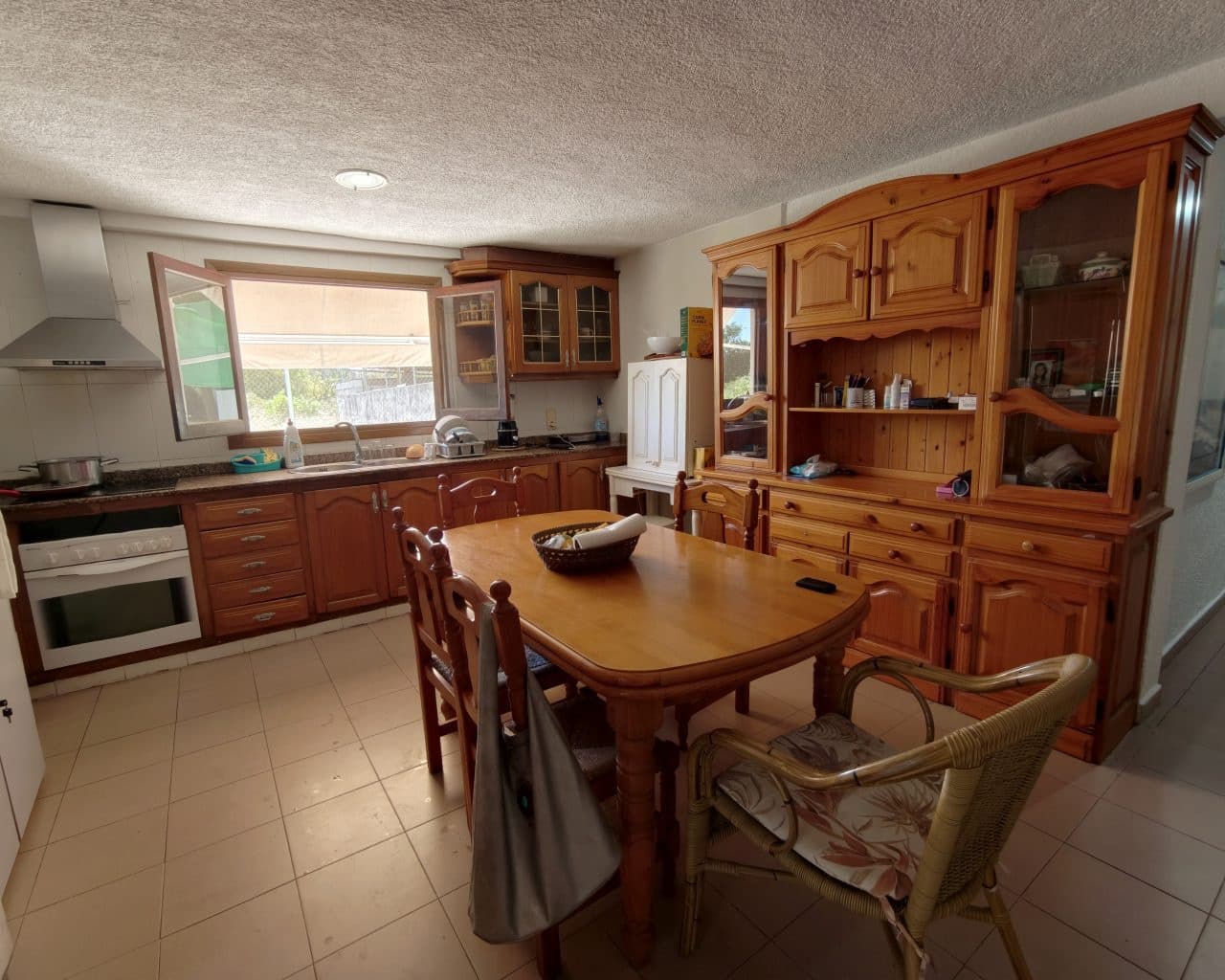 7 makuuhuone Huvila myytävänä paikassa Oliva mukana uima-altaan - 550 000 € (Ref: 10167329)