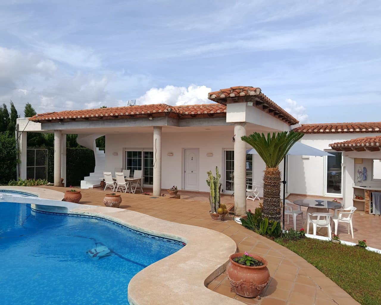 2 soveværelse Villa til salg i Oliva med swimmingpool garage - € 420.000 (Ref: 10167330)
