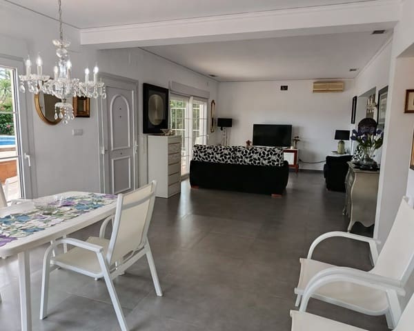 2 soverom Villa til salgs i Oliva med svømmebasseng garasje - € 420 000 (Ref: 10167330)