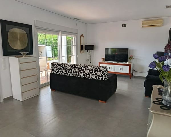 2 soverom Villa til salgs i Oliva med svømmebasseng garasje - € 420 000 (Ref: 10167330)