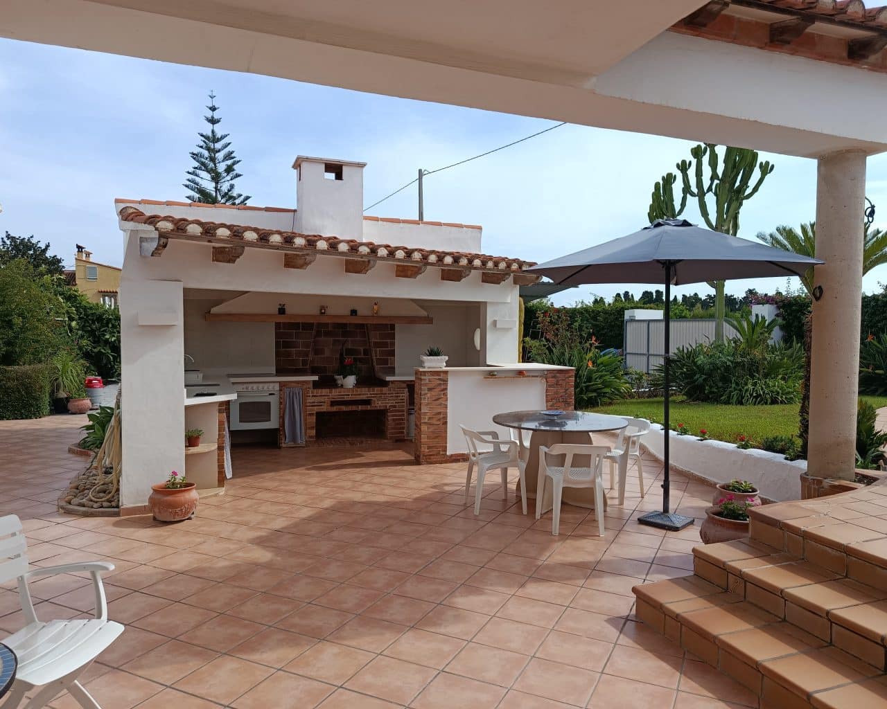 2 soveværelse Villa til salg i Oliva med swimmingpool garage - € 420.000 (Ref: 10167330)