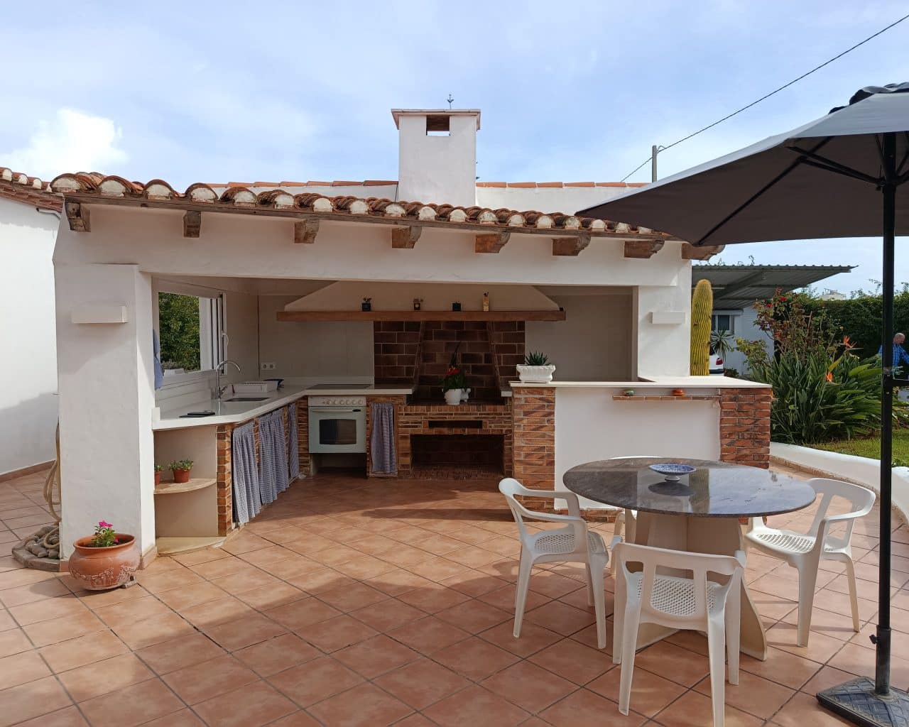 2 soveværelse Villa til salg i Oliva med swimmingpool garage - € 420.000 (Ref: 10167330)