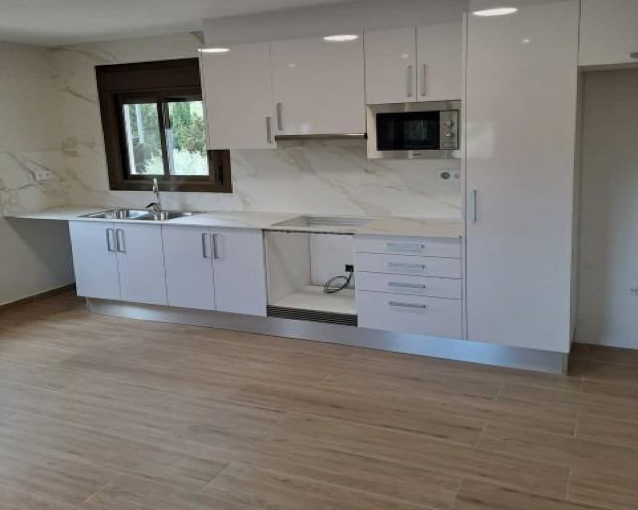 4 sypialnia Finka/Dom wiejski na sprzedaż w L'Ampolla z garażem - 295 000 € (Ref: 10174427)