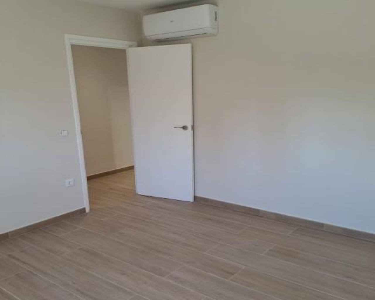 4 sypialnia Finka/Dom wiejski na sprzedaż w L'Ampolla z garażem - 295 000 € (Ref: 10174427)
