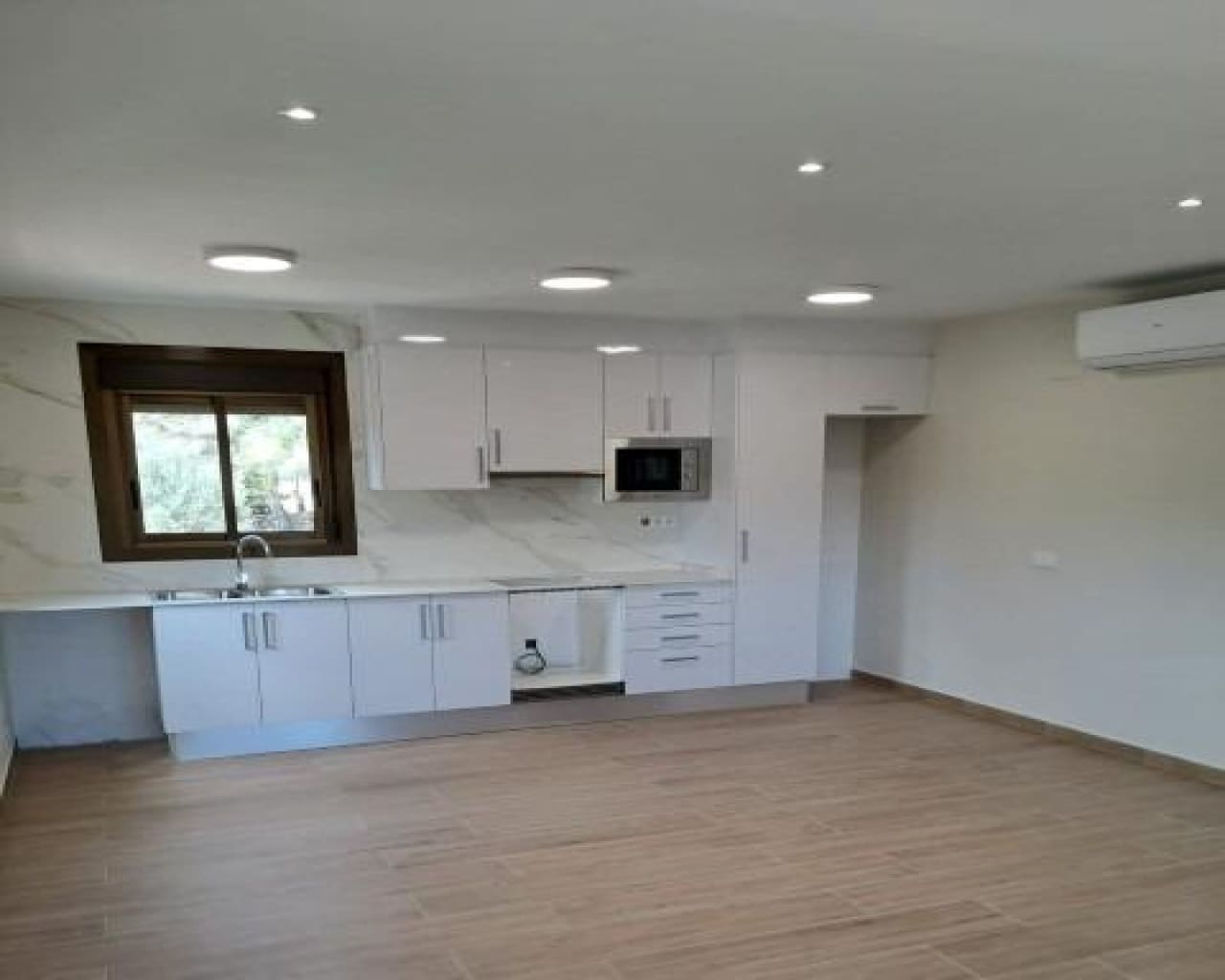 4 sypialnia Finka/Dom wiejski na sprzedaż w L'Ampolla z garażem - 295 000 € (Ref: 10174427)