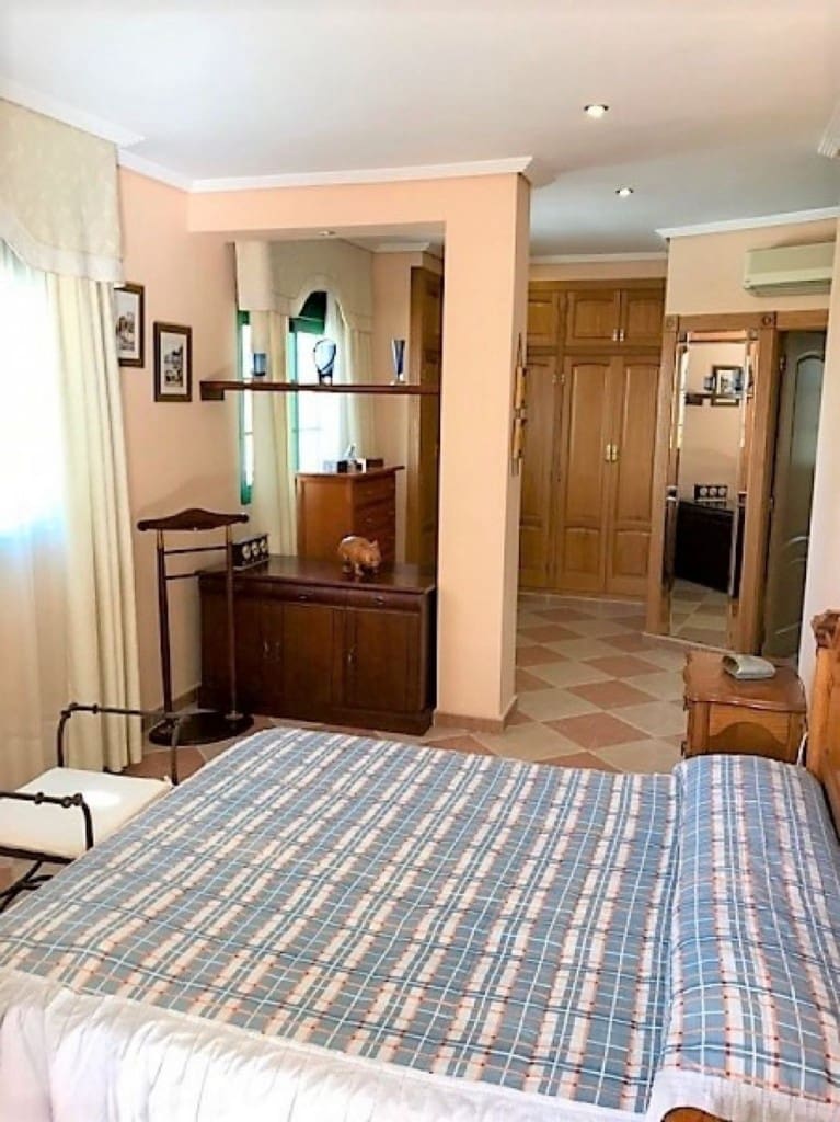 8 soverom Villa til salgs i Benidorm med svømmebasseng garasje - € 934 500 (Ref: 10174906)