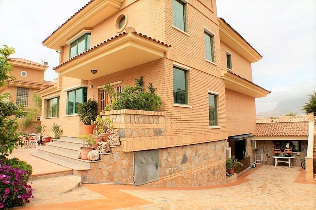 8 soverom Villa til salgs i Benidorm med svømmebasseng garasje - € 934 500 (Ref: 10174906)