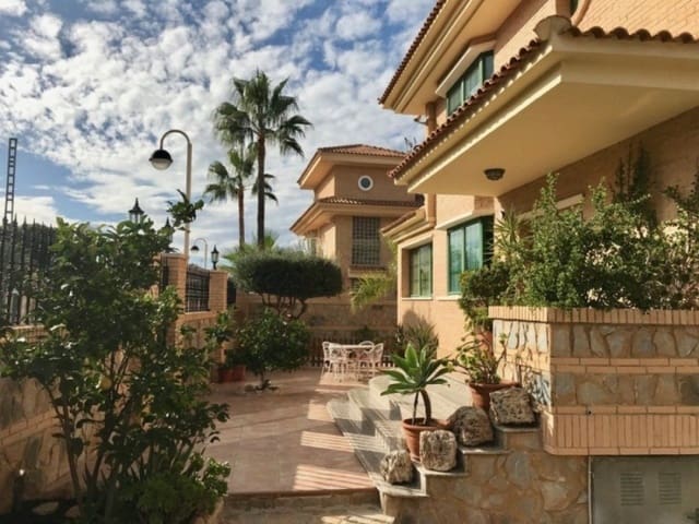 8 soverom Villa til salgs i Benidorm med svømmebasseng garasje - € 934 500 (Ref: 10174906)