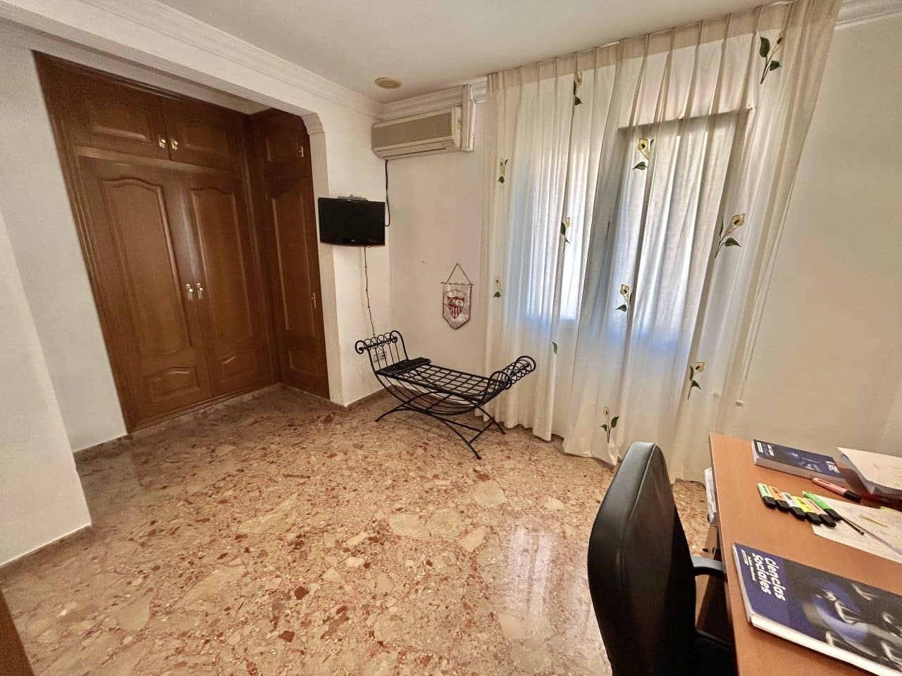6 soveværelse Villa til salg i Oliva med swimmingpool - € 390.000 (Ref: 8254387)
