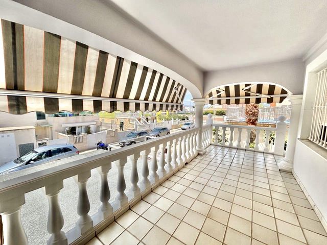 6 soveværelse Villa til salg i Oliva med swimmingpool - € 390.000 (Ref: 8254387)