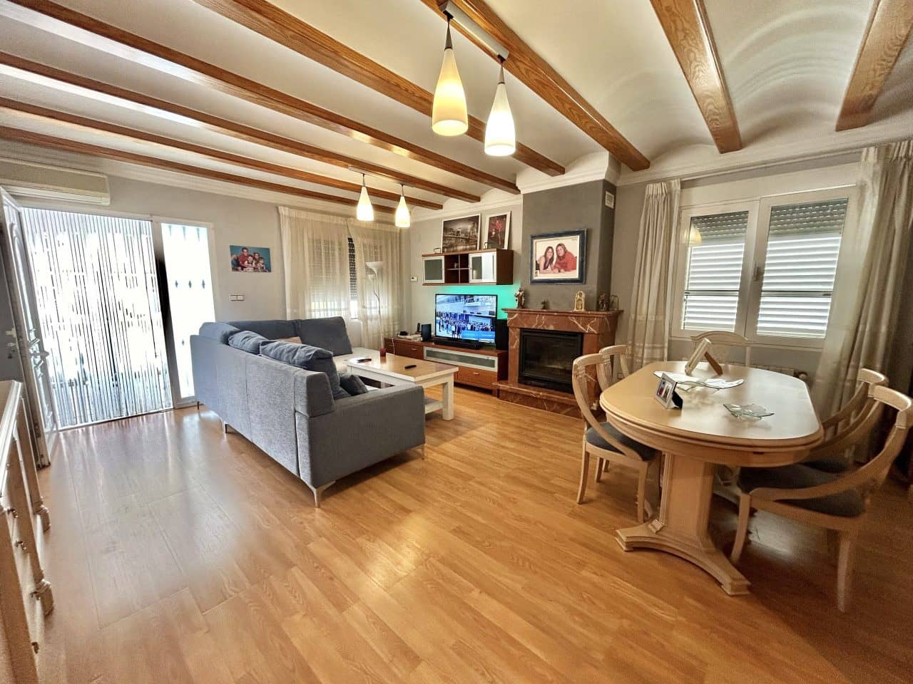 6 soveværelse Villa til salg i Oliva med swimmingpool - € 390.000 (Ref: 8254387)