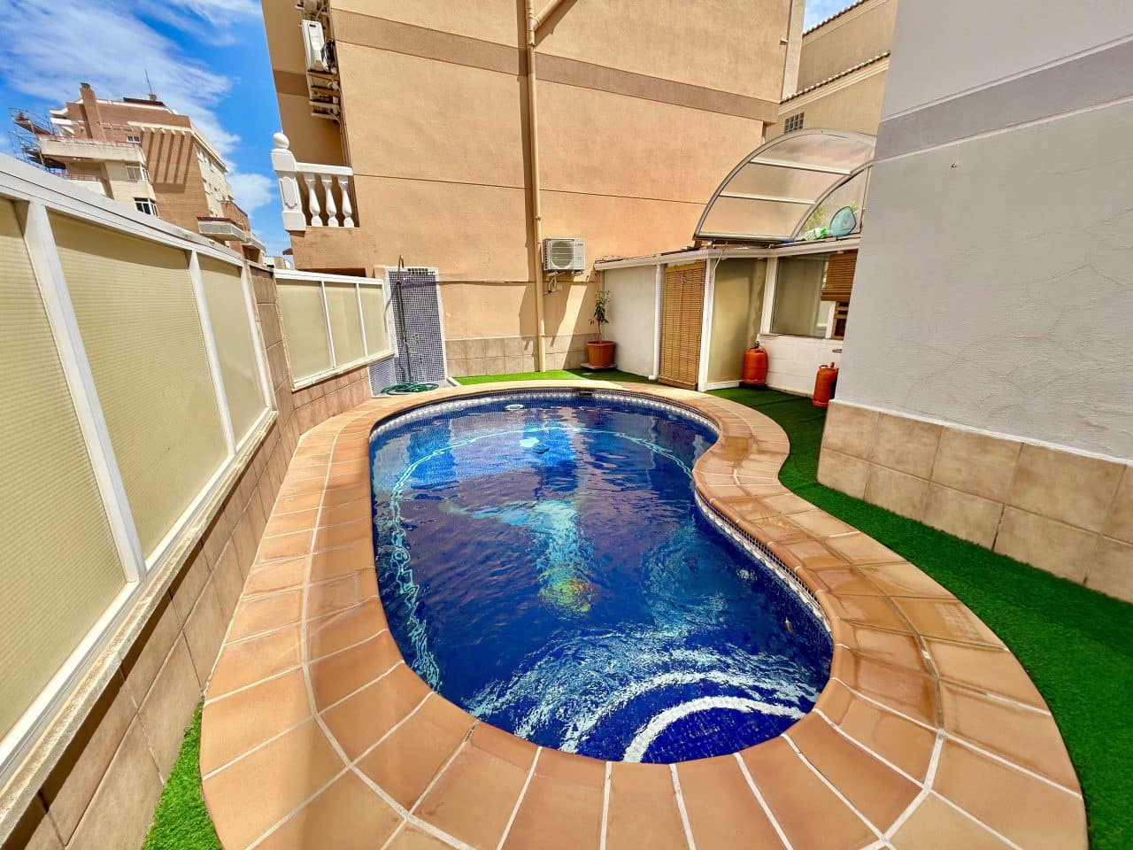 6 soveværelse Villa til salg i Oliva med swimmingpool - € 390.000 (Ref: 8254387)