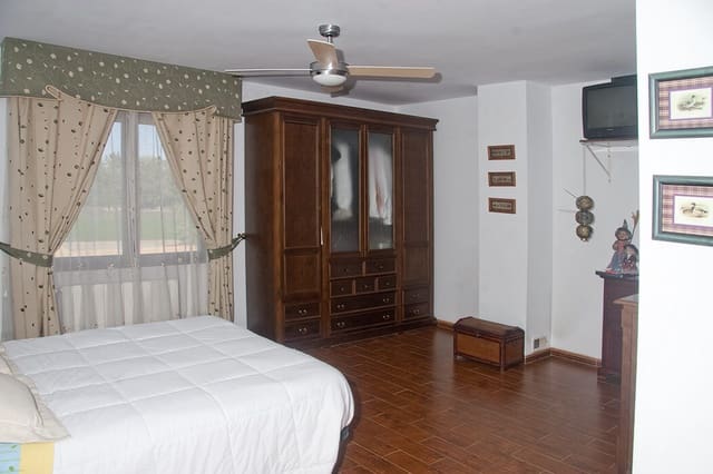 Finca/Casa Rural de 4 habitaciones en Monturque en venta con piscina garaje - 315.000 € (Ref: 10054442)