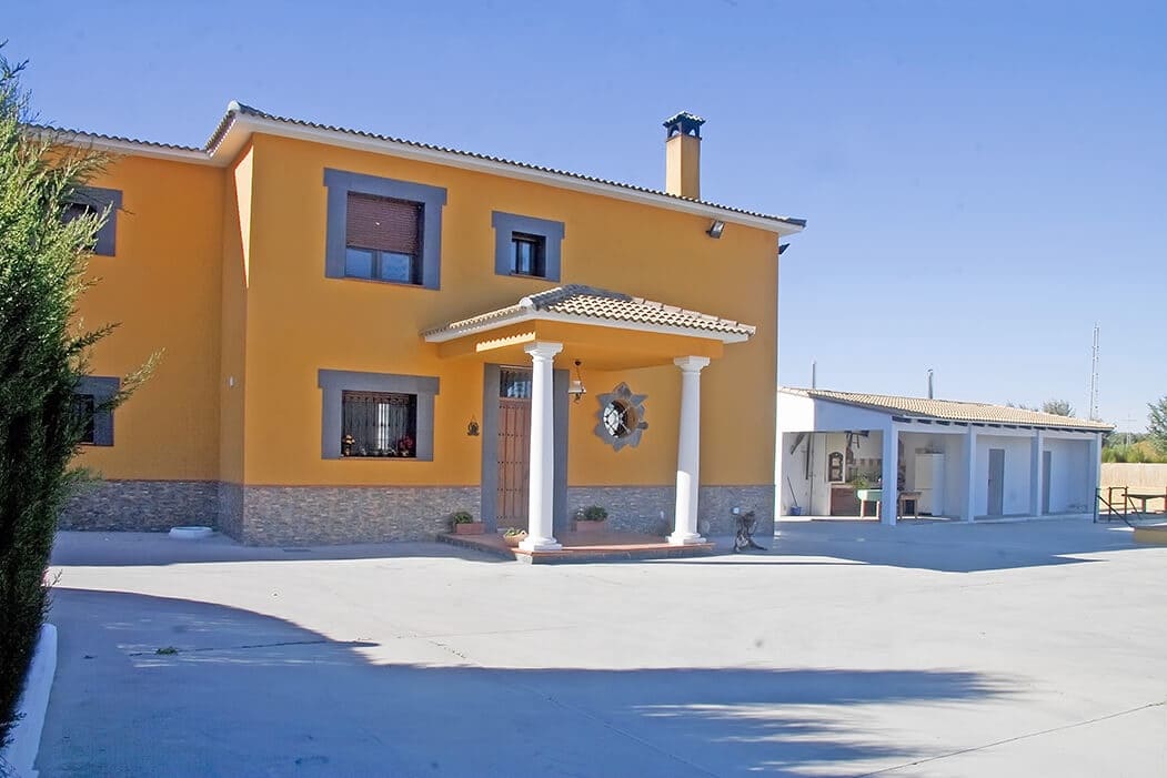 Finca/Casa Rural de 4 habitaciones en Monturque en venta con piscina garaje - 315.000 € (Ref: 10054442)