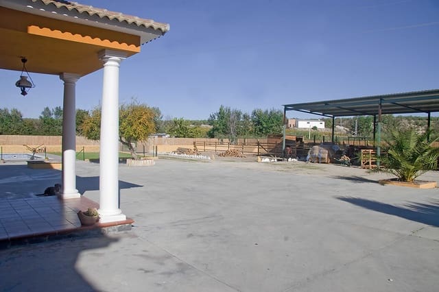 Finca/Casa Rural de 4 habitaciones en Monturque en venta con piscina garaje - 315.000 € (Ref: 10054442)