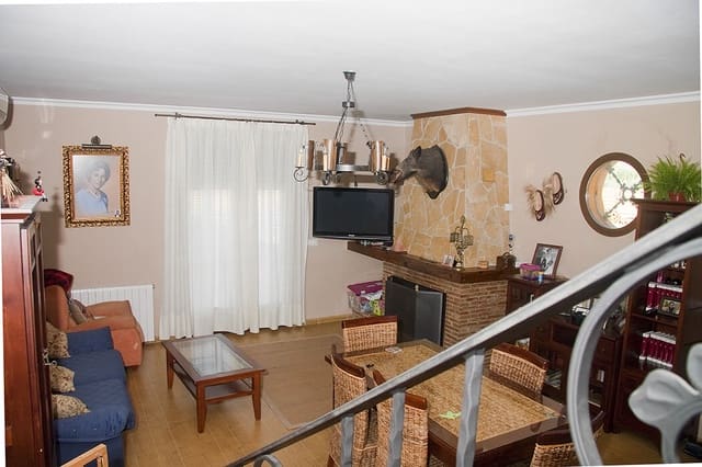 Finca/Casa Rural de 4 habitaciones en Monturque en venta con piscina garaje - 315.000 € (Ref: 10054442)
