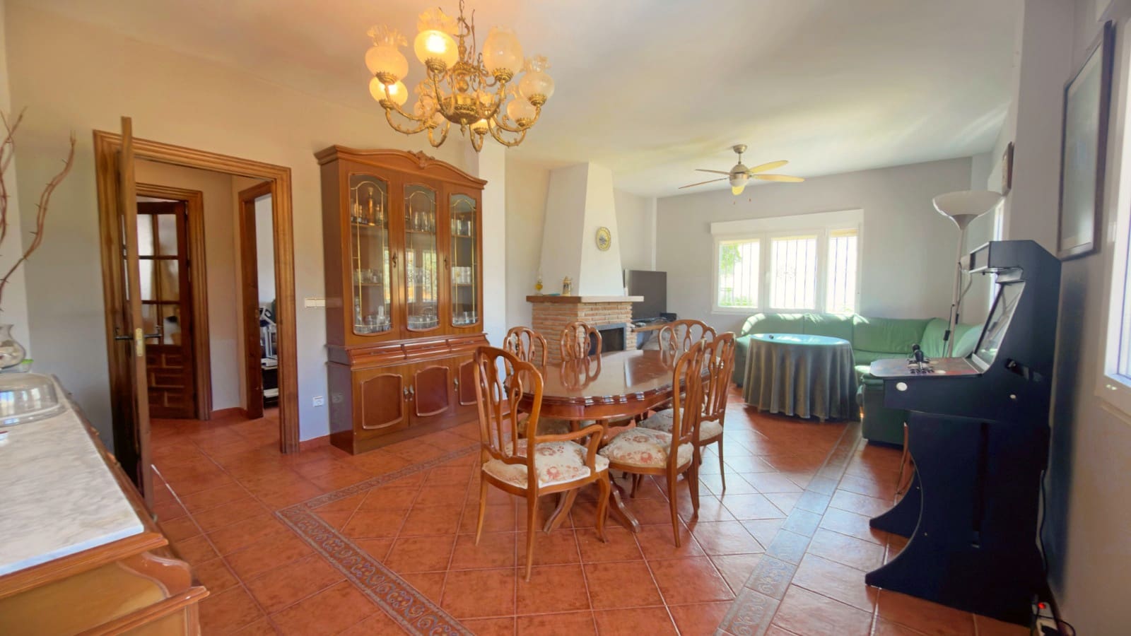 5 bedroom Villa for sale in Loja with pool garage - € 325,000 (Ref: 10061033)